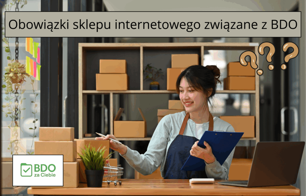 Kobieta w magazynie. Siedzi przy biurku, a w ręce trzyma teczkę.